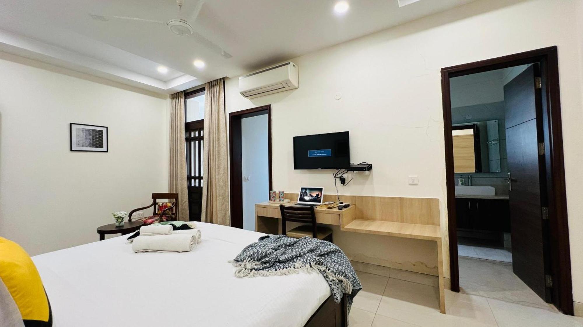 Bluo Studio5 Golf Course Road - Gym, Terrace Garden 古尔冈 外观 照片